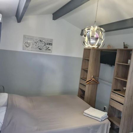 شقة Chambre Cosy Avec Terrasse آرْلْ المظهر الخارجي الصورة