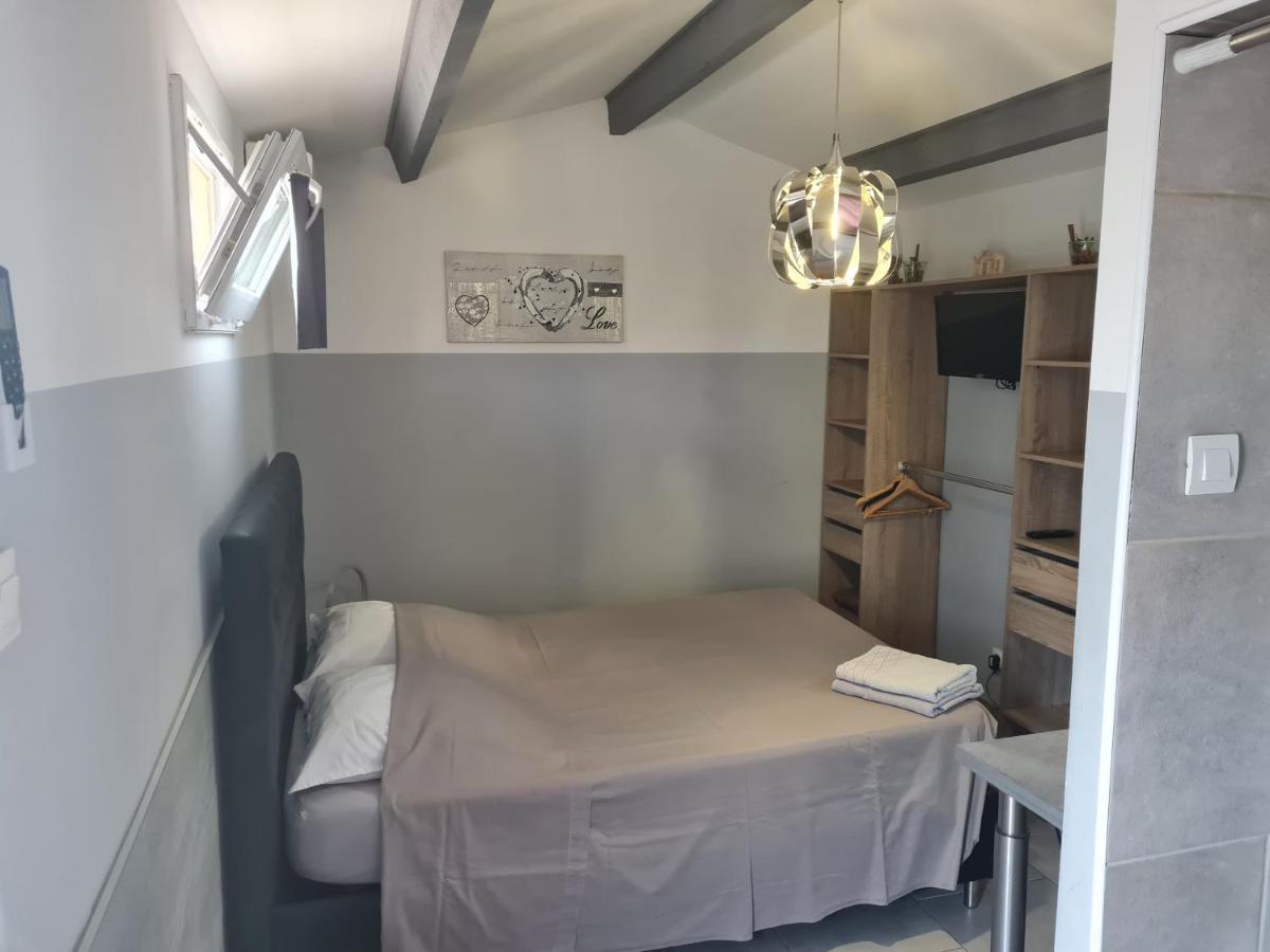 شقة Chambre Cosy Avec Terrasse آرْلْ المظهر الخارجي الصورة