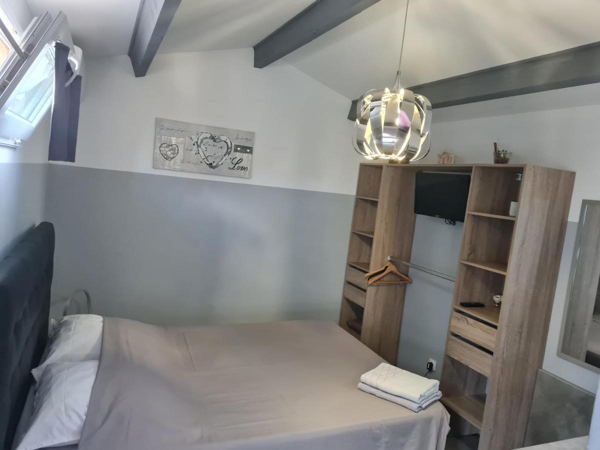 شقة Chambre Cosy Avec Terrasse آرْلْ المظهر الخارجي الصورة