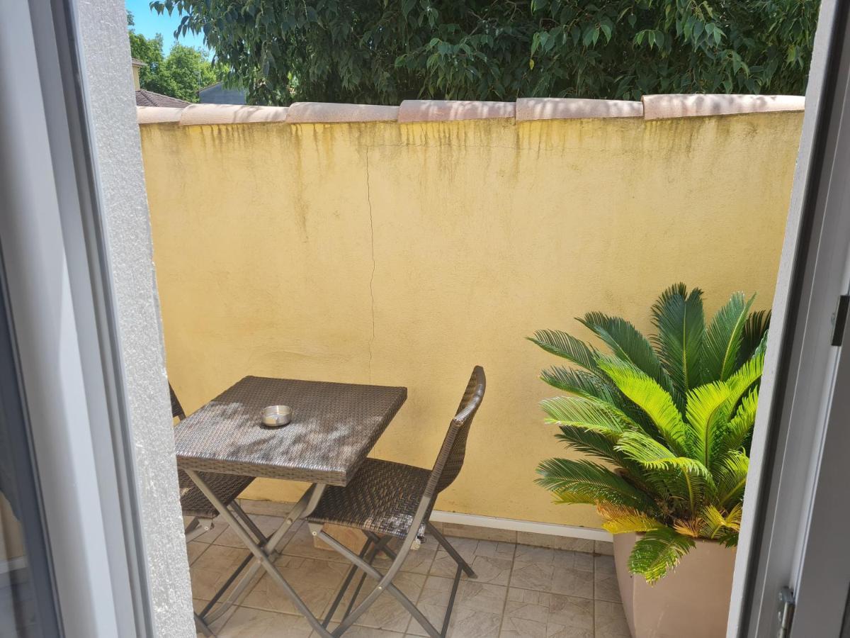 شقة Chambre Cosy Avec Terrasse آرْلْ المظهر الخارجي الصورة
